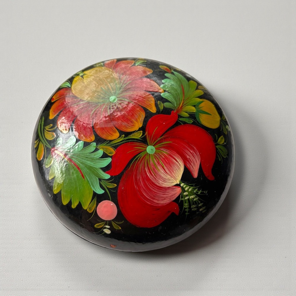 Vintage Hand Painted Lacquer Floral Trinket Box Round Black Wood Folk Art 5.5" - Picture 5 of 8